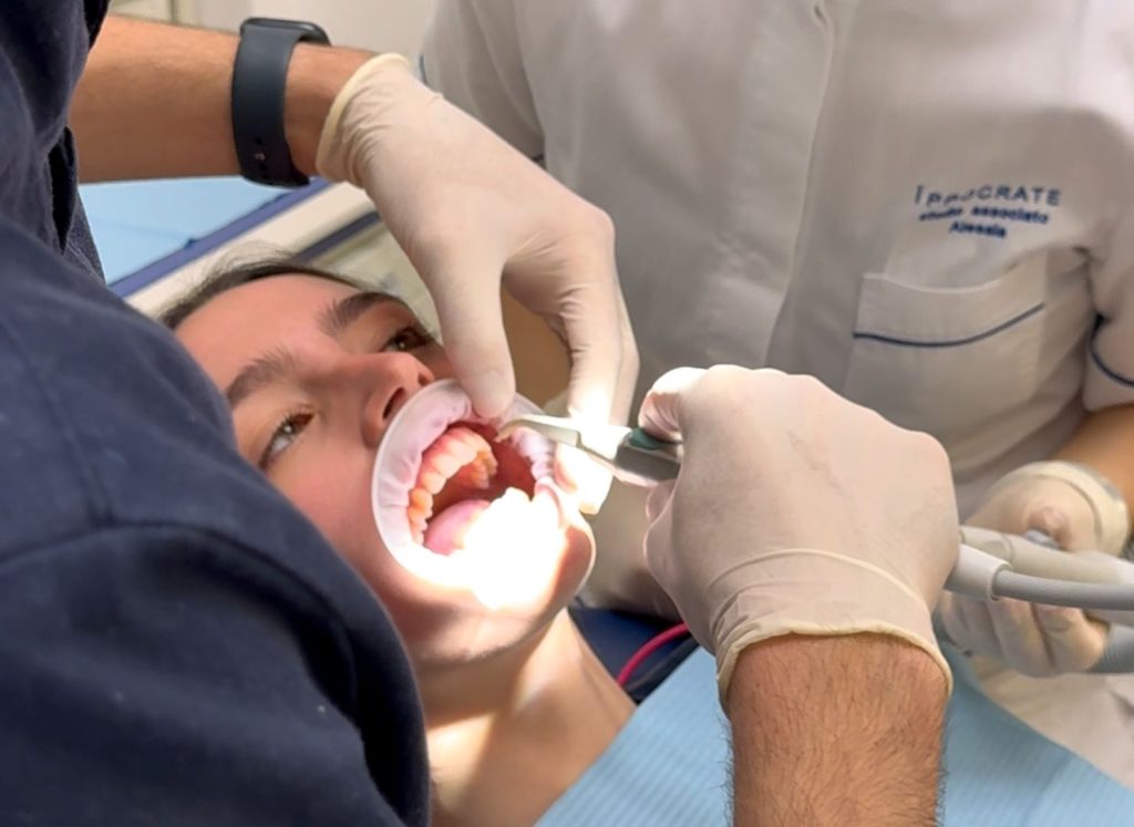 Igiene Professionale dal Dentista: La Cura Completa per il Tuo Sorriso 1 Igiene professionale dal dentista
